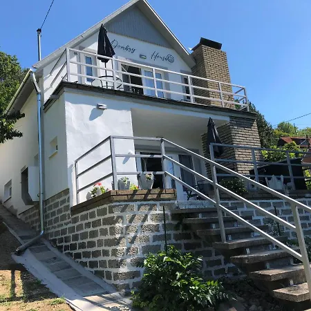 Dombay House アパート *